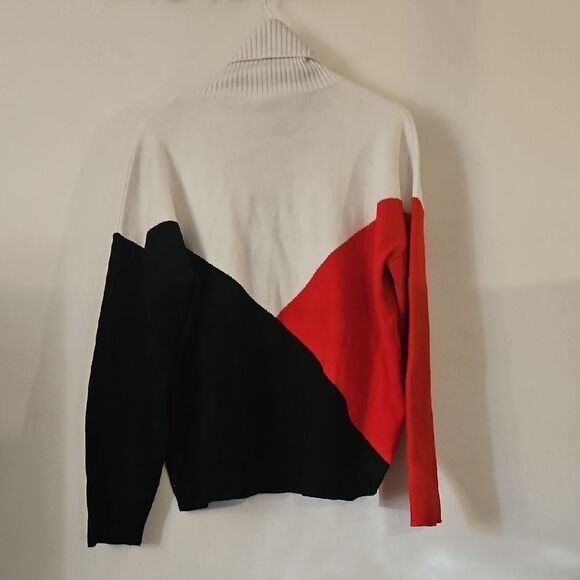 Black and White Knit Sweater - Picture 5 of 6